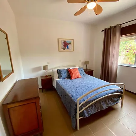 Casa Nova - - Moradia Com Jardim Dom wakacyjny Paderne (Faro)