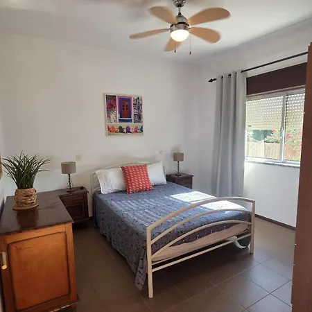 Casa Nova - - Moradia Com Jardim *