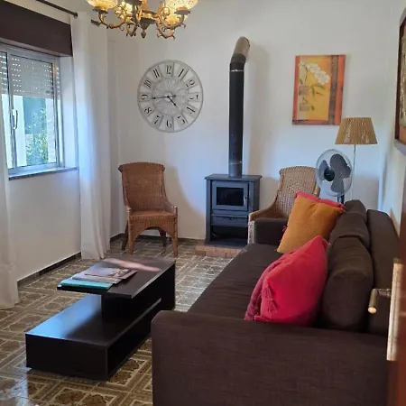 Casa Nova - - Moradia Com Jardim * Paderne (Faro)