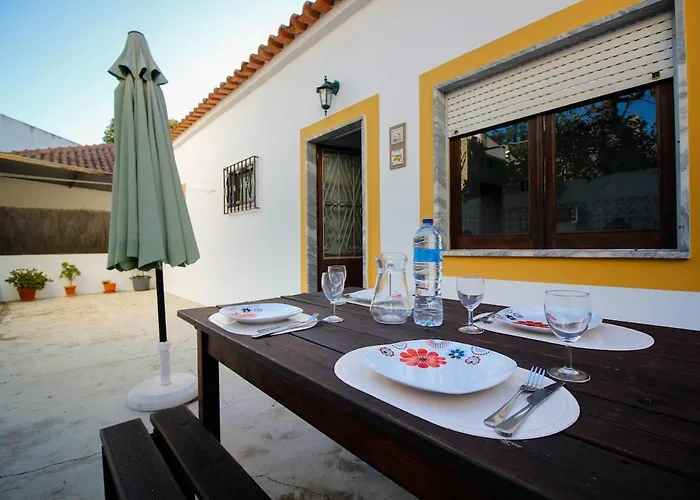 Casa Nova - Paderne - Moradia Com Jardim 帕德内